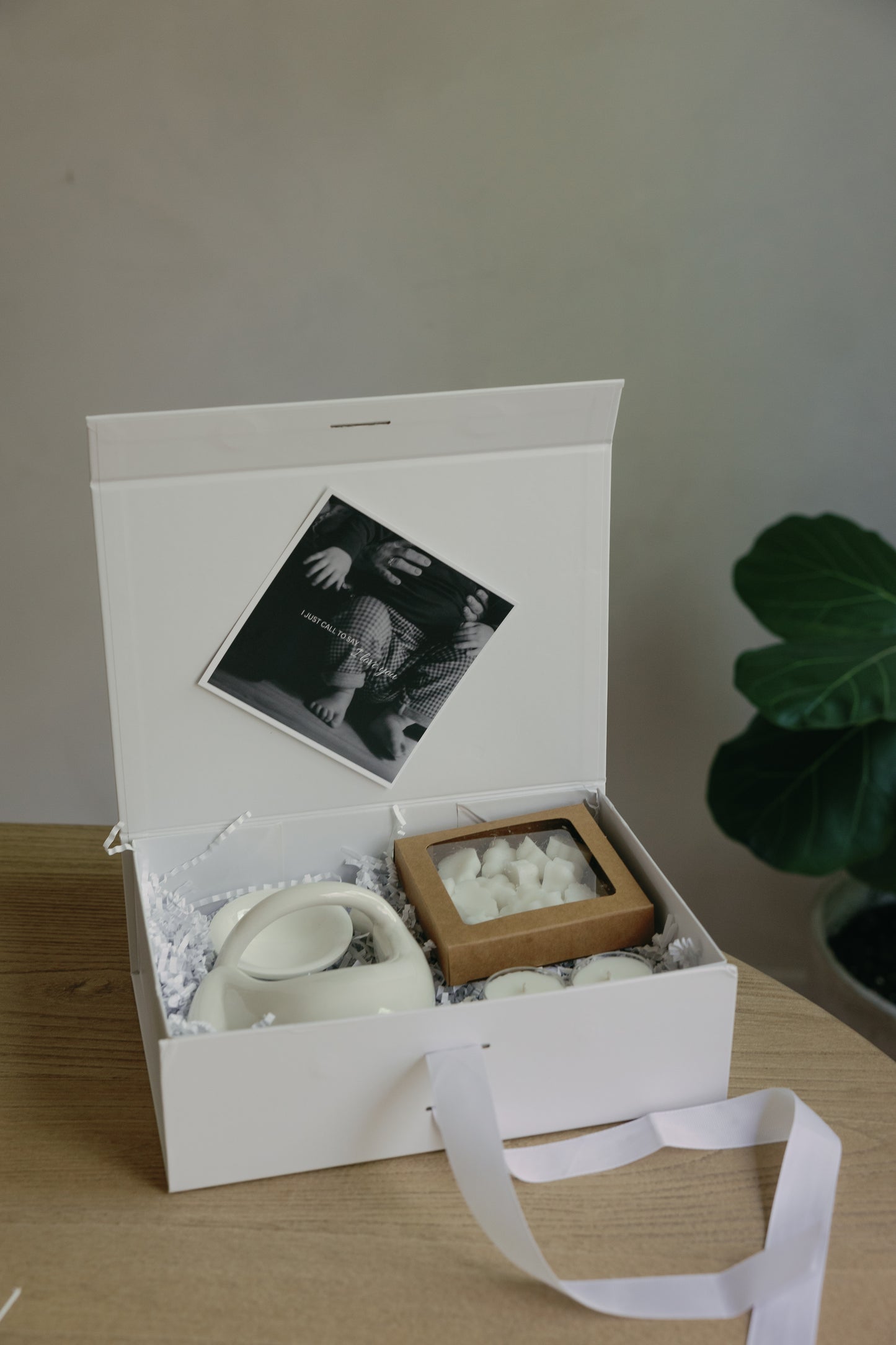 Mother`s Day gift box with wax melter